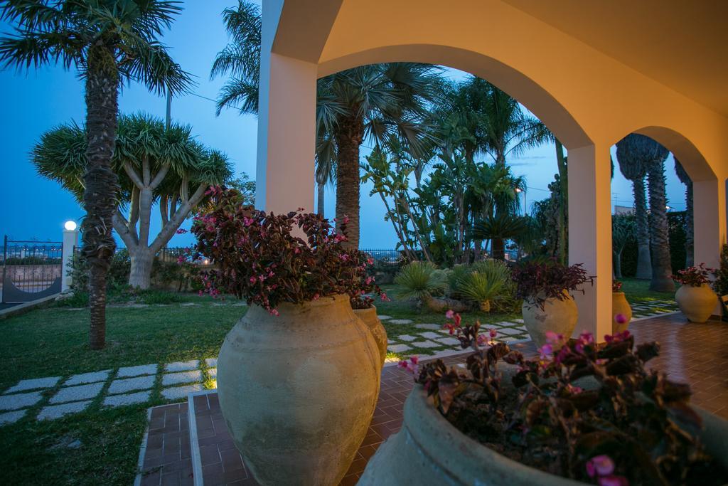 Temenos Villa By Ortigiaapartments Syracuse Bagian luar foto