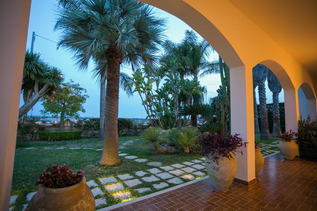 Temenos Villa By Ortigiaapartments Syracuse Bagian luar foto